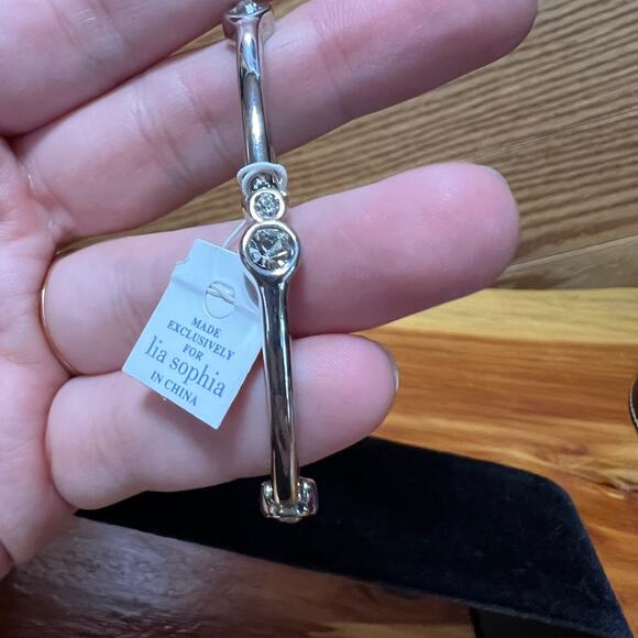 Lia Sophia Stretch Bracelet Rhinestone Bangle Layering Piece Silver Tone NEW - Picture 5 of 6